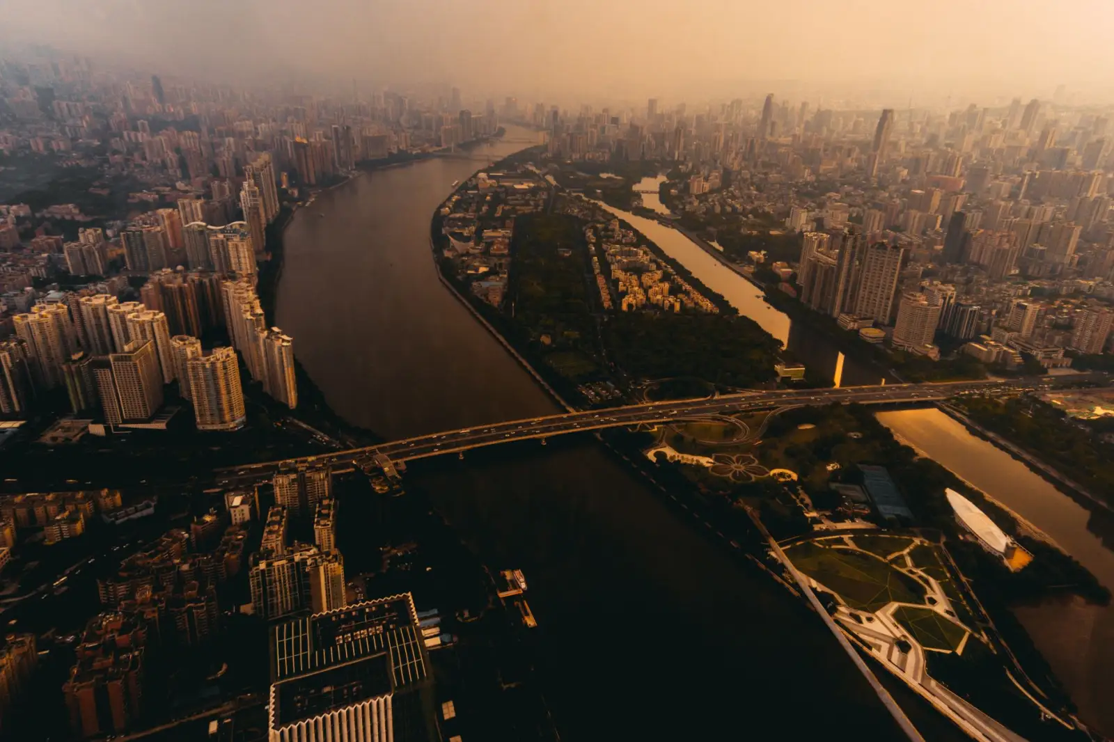 上海企业工装定制标准与质量管控要点解析