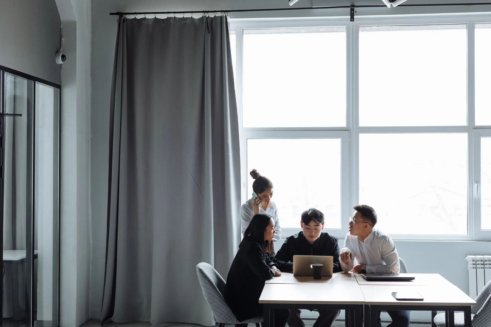 2025年企业工装定制趋势：从面料选择到工艺升级的全解析
