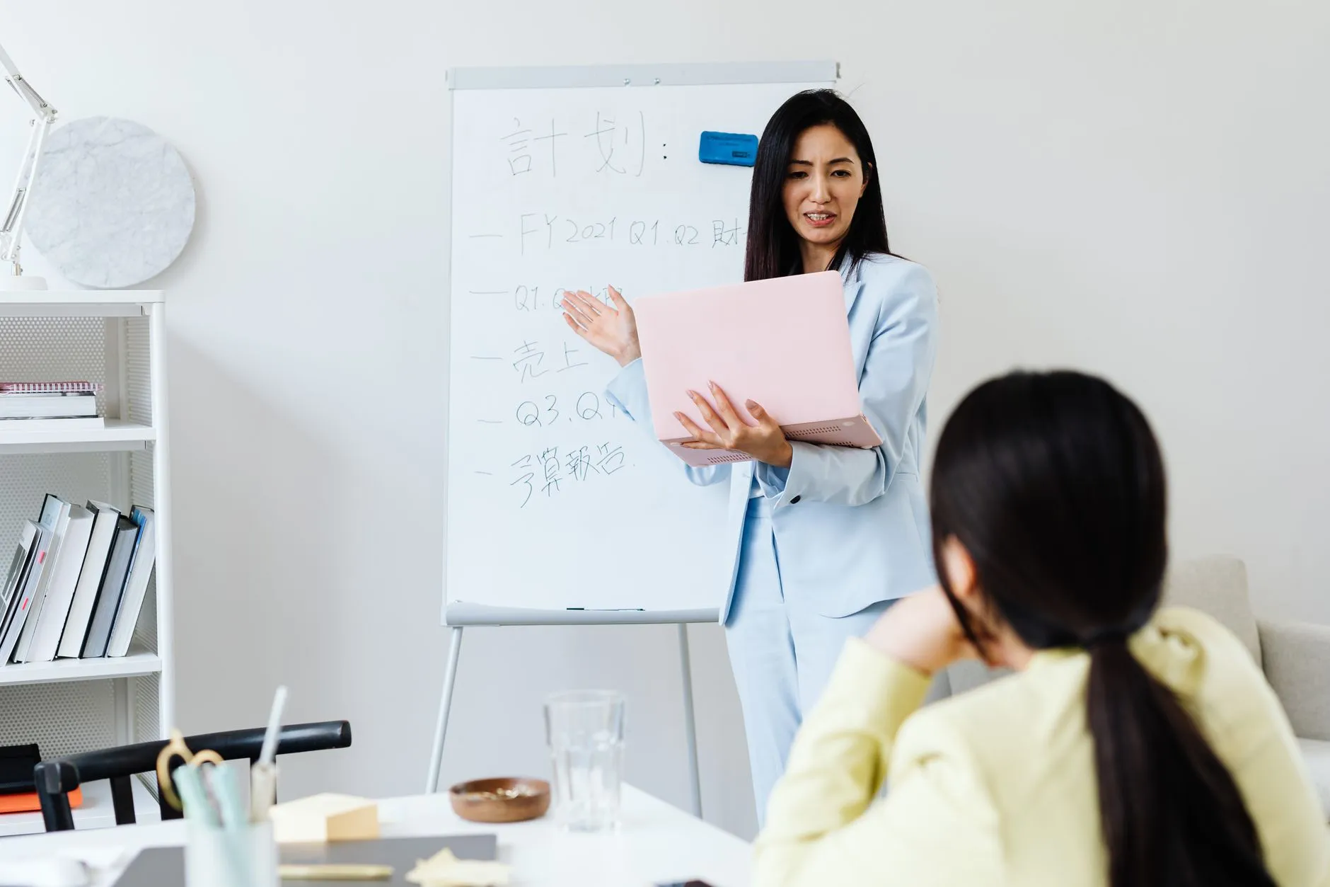 服装定制产品型号对比：单排扣与双排扣西服参数分析