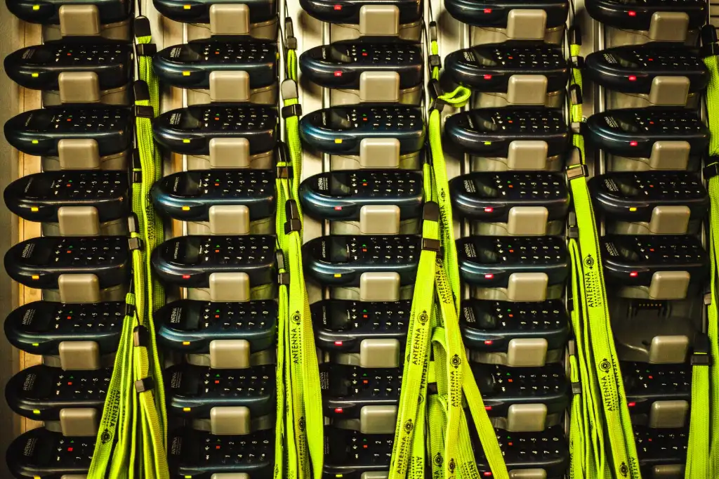 上海上丹西服有限公司企业工装定制流程与量体标准详解