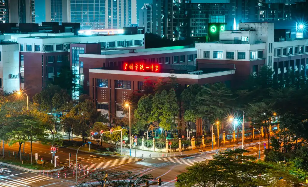 企业工装定制如何兼顾专业形象与穿着舒适度——上海上丹西服量体实践分享