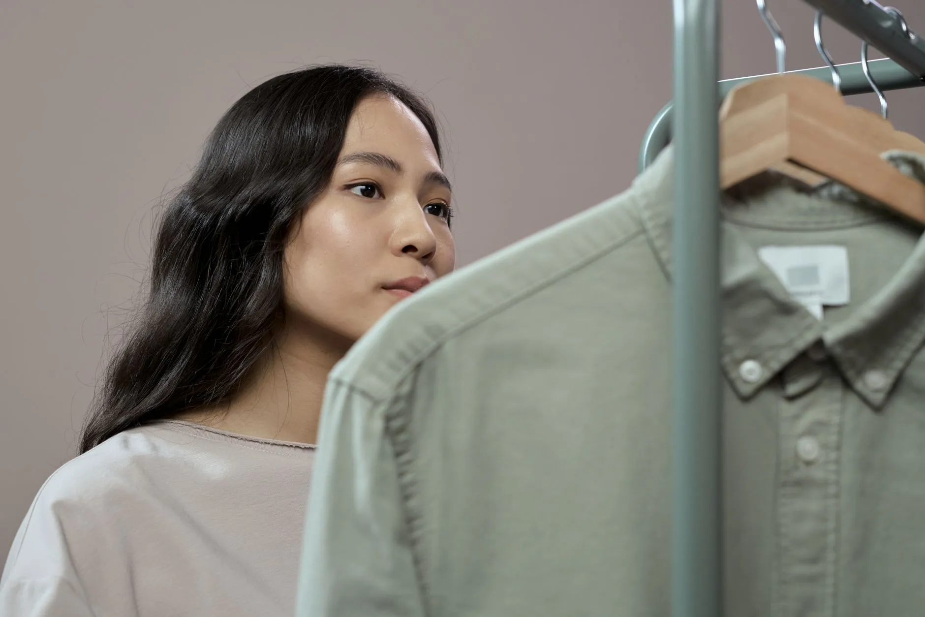 上海企业工装定制新趋势：从西服制作工艺看职业装品质升级路径